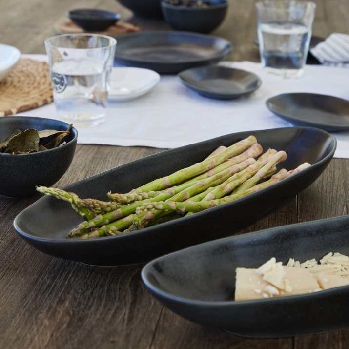 COSTA NOVA-Oval platter (Matte Black)